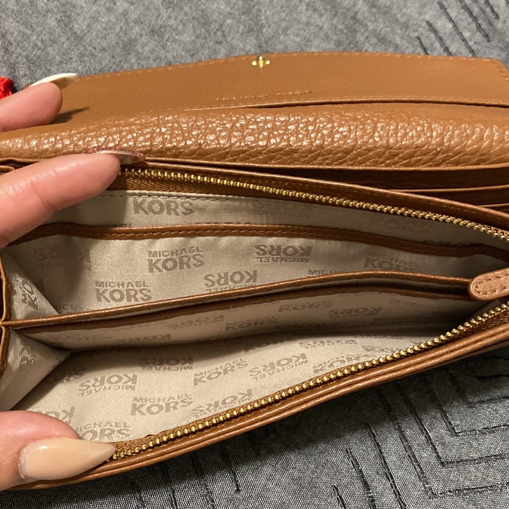 Michael Kors wallet - Picture 3 of 4
